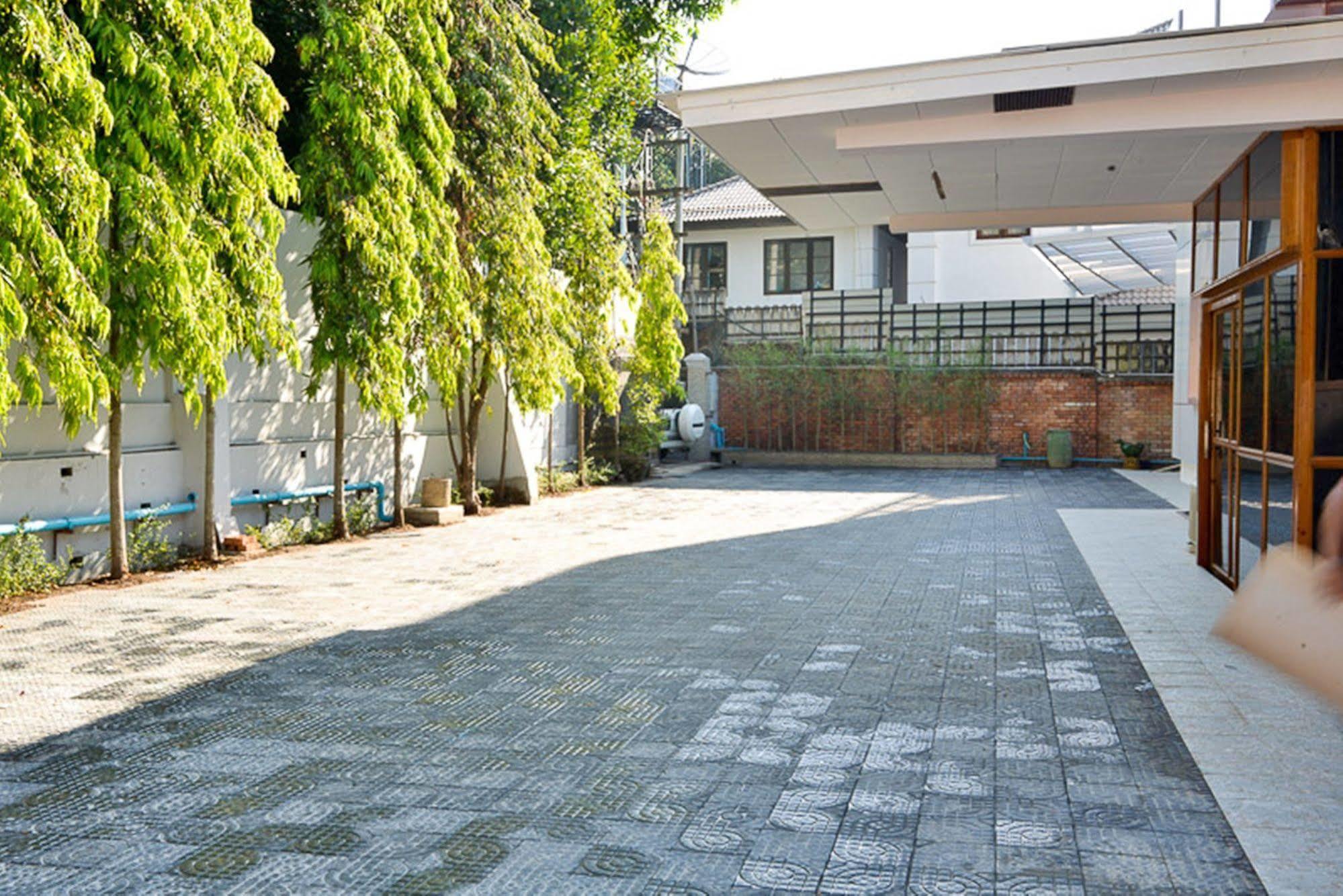 Serene Valley Hotel Yangon Exterior foto